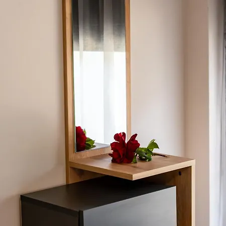 S&j Luxury Stratoni